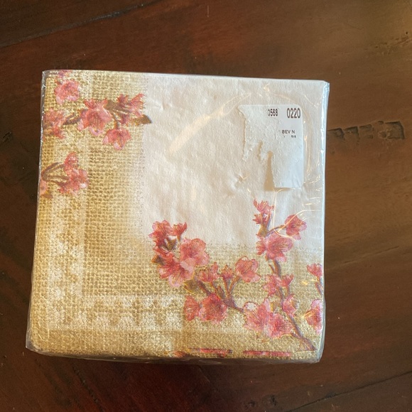 Beautiful paper plate set. - Picture 8 of 9